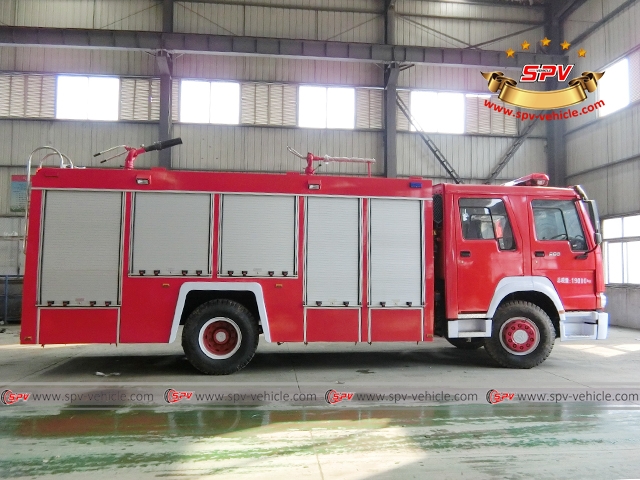 Side View of Fire Fighting Equipment-HOWO 